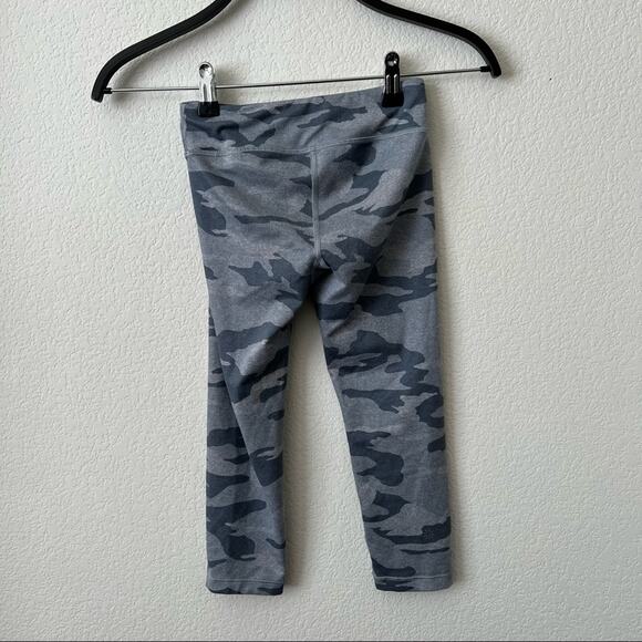 Athleta Girl Chit Chat Capri pants leggings gray camo print - Picture 2 of 5